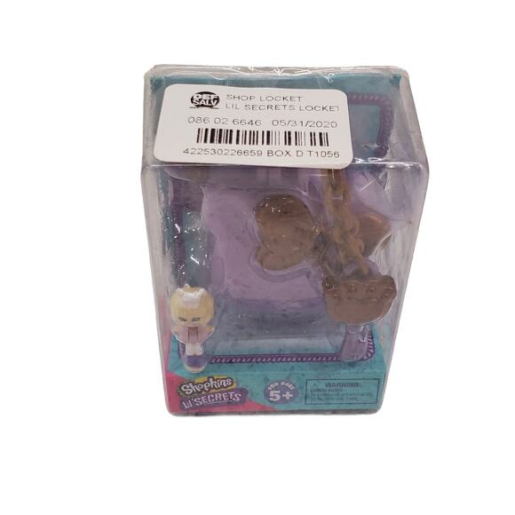 Shopkins Lil Secrets Tiny Paws Vet with Princess Moodream Micro Playset - Picture 9 of 13